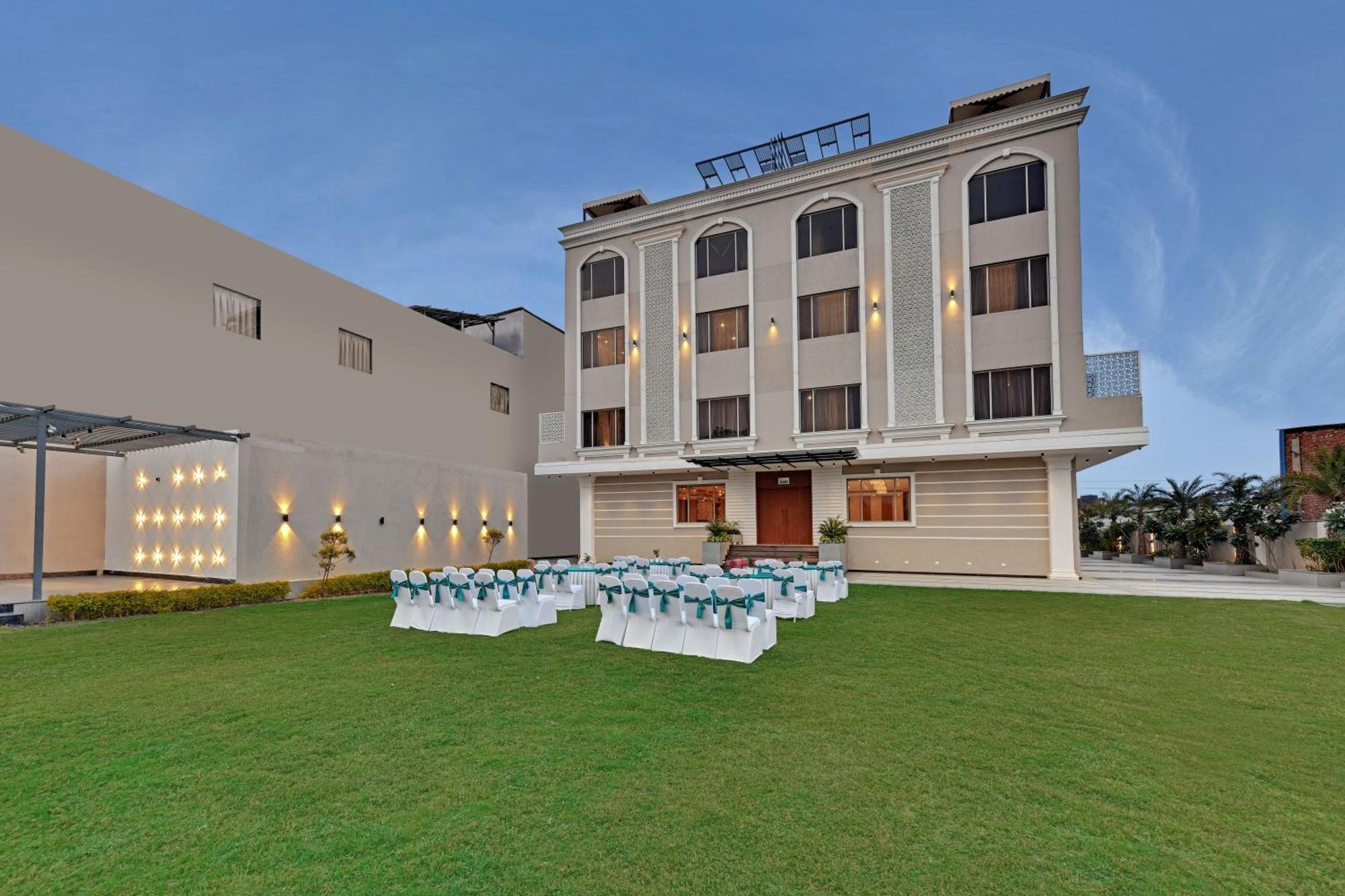 Click Collection Grand Gateway Varanasi — Foto 1